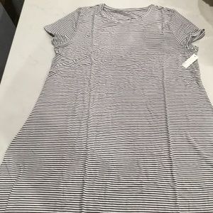 Amazon Essentials Women's Short-Sleeve Scoop Swing Dress Black & White Stripe XL